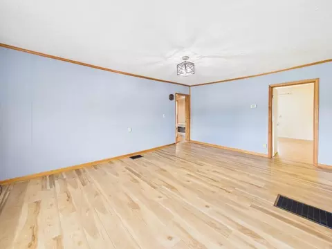 Living - 5833 Lyons Rd, Dublin, VA 24084 photo 3 of 10