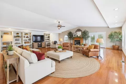 Living - 5833 Lyons Rd, Dublin, VA 24084 photo 7 of 10