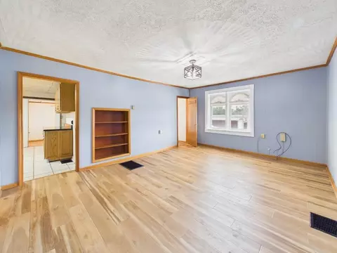 Living - 5833 Lyons Rd, Dublin, VA 24084 photo 2 of 10