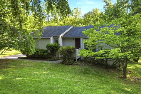 7480 Fernway Dr, Roanoke, VA 24018