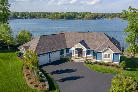 927 Park Way Ave, Moneta, VA 24121