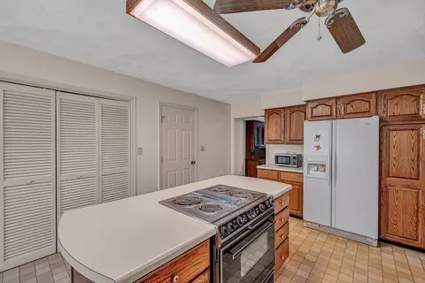 Kitchen - 206 Brookledge Dr, Vinton, VA 24179 photo 5 of 7