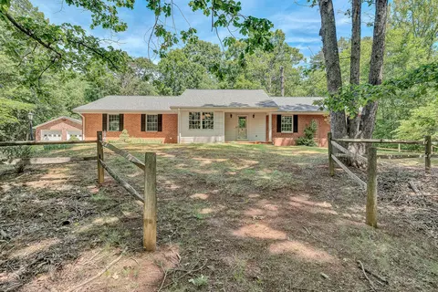 206 Brookledge Dr, Vinton, VA 24179