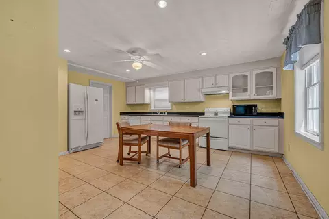 Kitchen - 206 Brookledge Dr, Vinton, VA 24179 photo 6 of 7