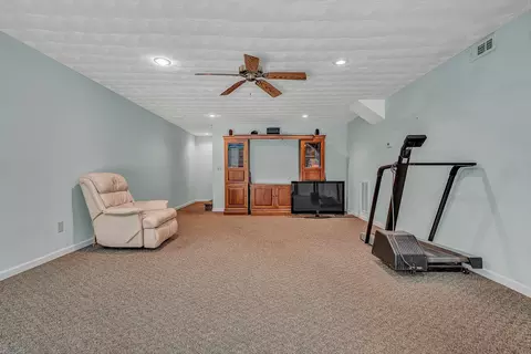 Living - 206 Brookledge Dr, Vinton, VA 24179 photo 5 of 5