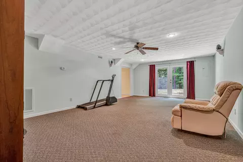 Living - 206 Brookledge Dr, Vinton, VA 24179 photo 3 of 5