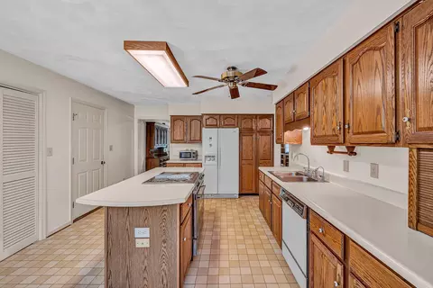 Kitchen - 206 Brookledge Dr, Vinton, VA 24179 photo 4 of 7