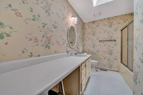Bath - 206 Brookledge Dr, Vinton, VA 24179 photo 1 of 5