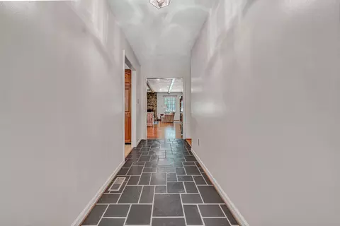 Entry Way - 206 Brookledge Dr, Vinton, VA 24179 photo 2 of 4