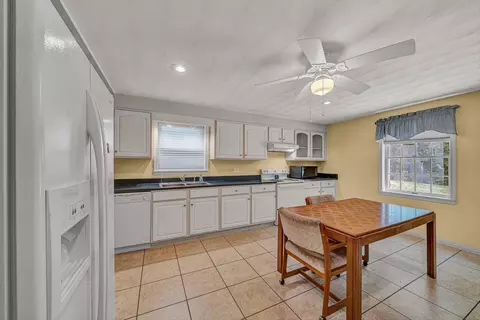 Kitchen - 206 Brookledge Dr, Vinton, VA 24179 photo 7 of 7