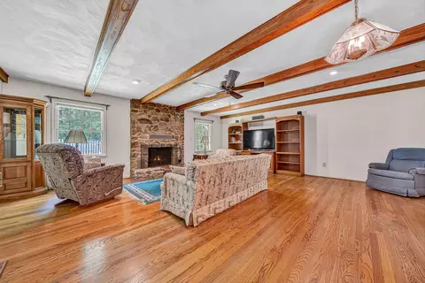 Living - 206 Brookledge Dr, Vinton, VA 24179 photo 2 of 5