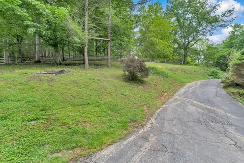 Exterior - 811 Arcadia Rd, Buchanan, VA 24066 photo 6 of 11