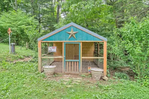 Exterior - 811 Arcadia Rd, Buchanan, VA 24066 photo 9 of 11