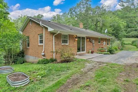 Exterior - 811 Arcadia Rd, Buchanan, VA 24066 photo 3 of 11
