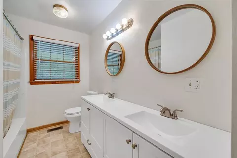 Bath - 811 Arcadia Rd, Buchanan, VA 24066 photo 1 of 3