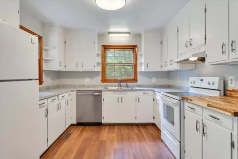 Kitchen - 811 Arcadia Rd, Buchanan, VA 24066 photo 2 of 3