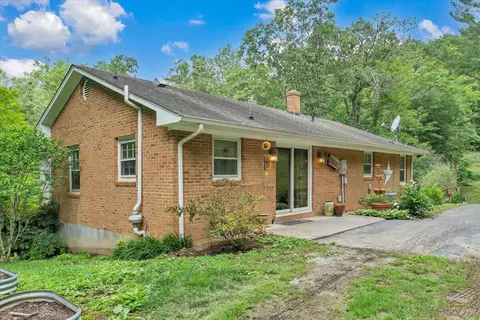 Exterior - 811 Arcadia Rd, Buchanan, VA 24066 photo 2 of 11