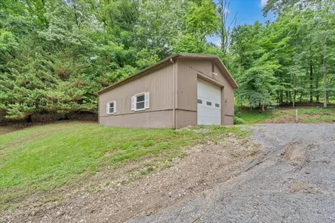 Exterior - 811 Arcadia Rd, Buchanan, VA 24066 photo 7 of 11