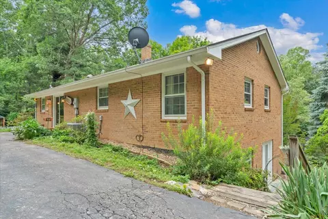 Exterior - 811 Arcadia Rd, Buchanan, VA 24066 photo 4 of 11