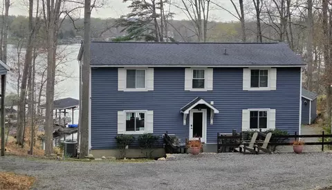 102 Waters Edge Ln, Moneta, VA 24121