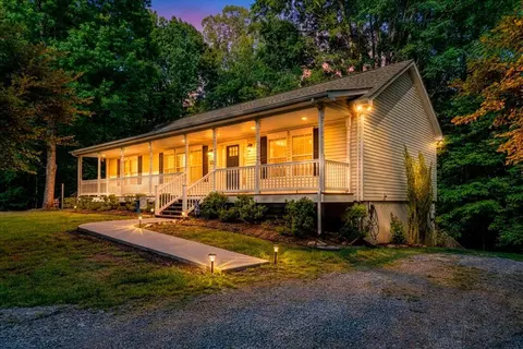 1044 Striper Ct, Moneta, VA 24121