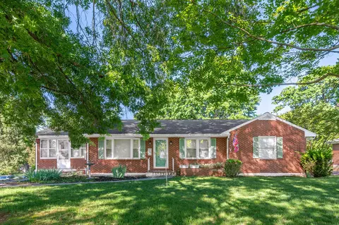 1533 Oakwood St, Bedford, VA 24523