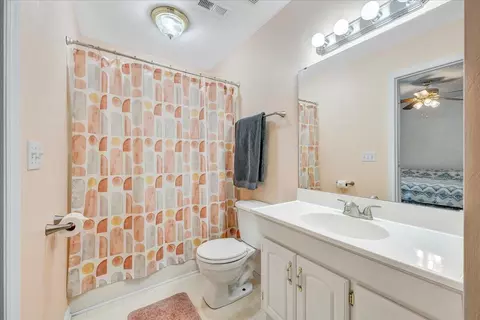 Bath - 1341 Gillette Ave SE, Roanoke, VA 24014 photo 2 of 2
