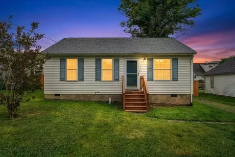 Exterior - 1341 Gillette Ave SE, Roanoke, VA 24014 photo 3 of 11