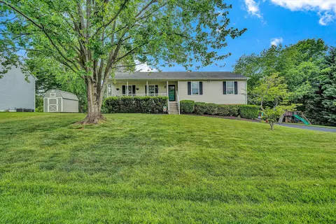 317 Drake Trl, Cloverdale, VA 24077