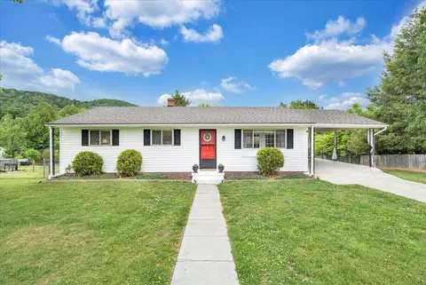 124 Dawnridge Ln, Troutville, VA 24175