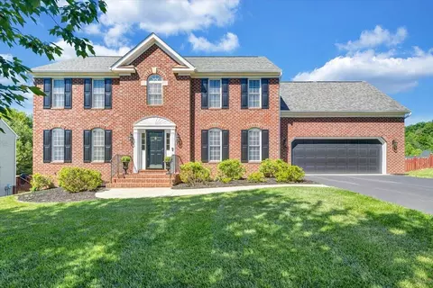 6204 Sandhurst Dr, Roanoke, VA 24018