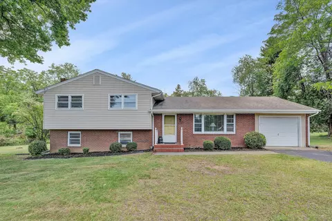7008 Goff Rd, Roanoke, VA 24019