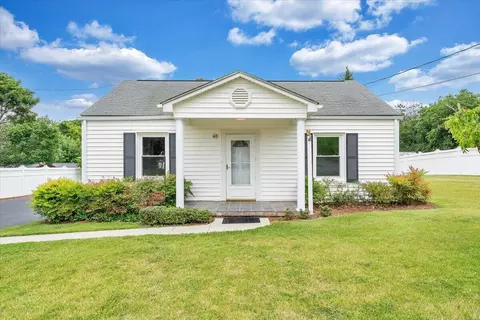 40 Upland Dr, Salem, VA 24153