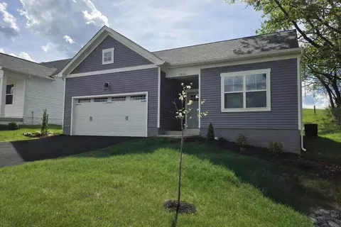 7355 Kings Pointe Dr, Radford, VA 24141