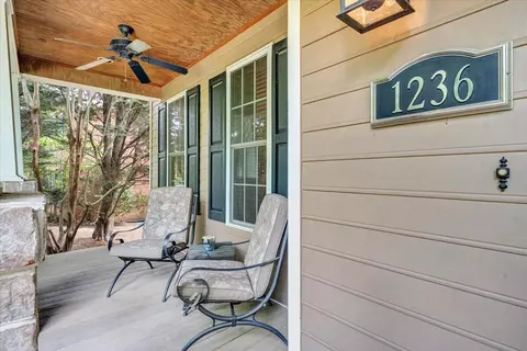 Exterior - 1236 Longview Rd, Roanoke, VA 24018 photo 6 of 15