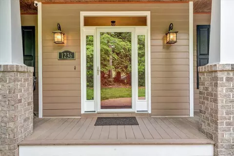 Exterior - 1236 Longview Rd, Roanoke, VA 24018 photo 7 of 15
