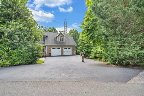 Exterior - 1236 Longview Rd, Roanoke, VA 24018 photo 14 of 15