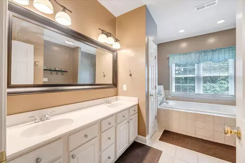 Bath - 1236 Longview Rd, Roanoke, VA 24018 photo 3 of 6