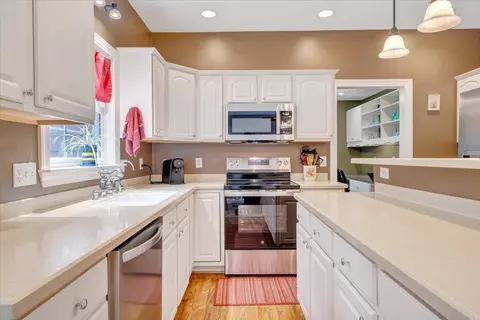Kitchen - 1236 Longview Rd, Roanoke, VA 24018 photo 2 of 4