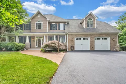 Exterior - 1236 Longview Rd, Roanoke, VA 24018 photo 2 of 15