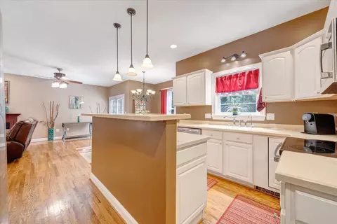 Kitchen - 1236 Longview Rd, Roanoke, VA 24018 photo 4 of 4