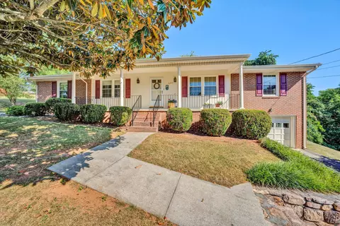 4911 Cave Spring Cir, Roanoke, VA 24018