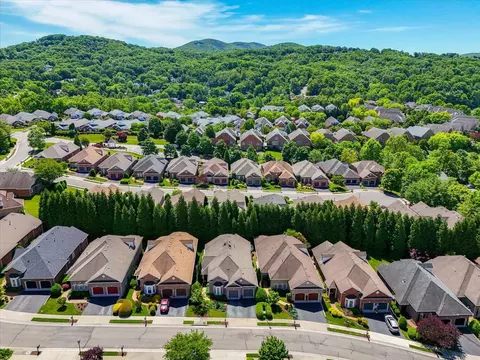 View/Area - 3348 Somercroft Ct SW, Roanoke, VA 24014 photo 2 of 3