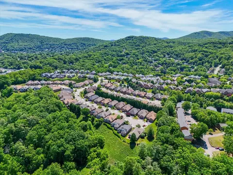 View/Area - 3348 Somercroft Ct SW, Roanoke, VA 24014 photo 3 of 3