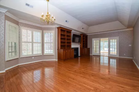 Living - 3348 Somercroft Ct SW, Roanoke, VA 24014 photo 2 of 6