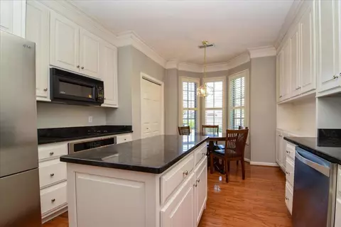 Kitchen - 3348 Somercroft Ct SW, Roanoke, VA 24014 photo 3 of 3