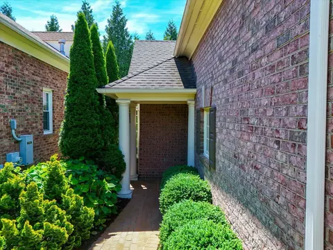 Exterior - 3348 Somercroft Ct SW, Roanoke, VA 24014 photo 4 of 9