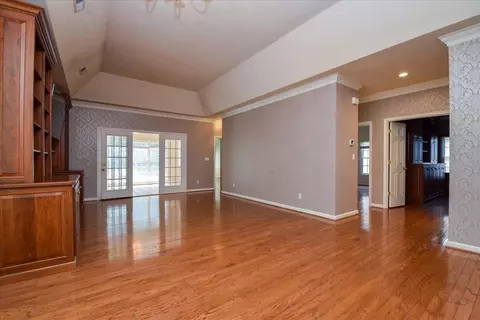 Living - 3348 Somercroft Ct SW, Roanoke, VA 24014 photo 1 of 6