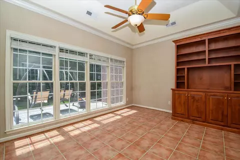 Living - 3348 Somercroft Ct SW, Roanoke, VA 24014 photo 5 of 6