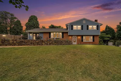 5417 Lakeland Dr, Roanoke, VA 24018